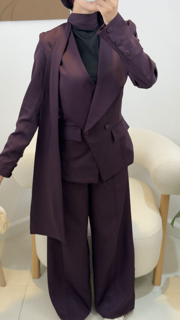 COSTUME HAZEL